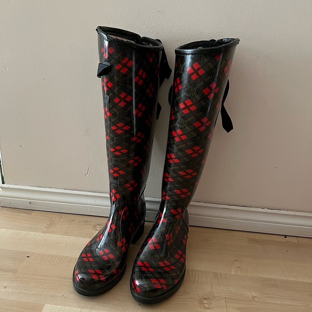 Dav tall rain boots size US6